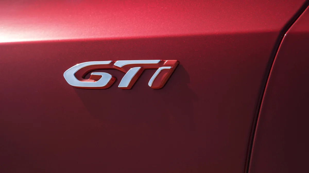 Peugeot 308 GTi logo rear
