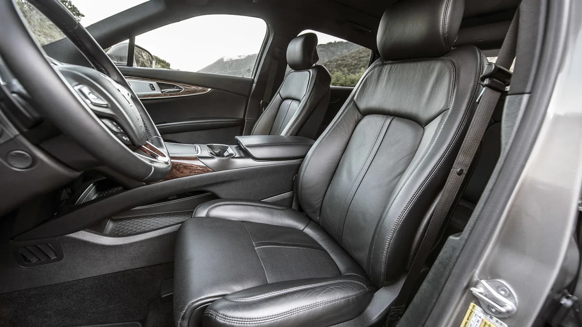 2016 Lincoln MKX front seats