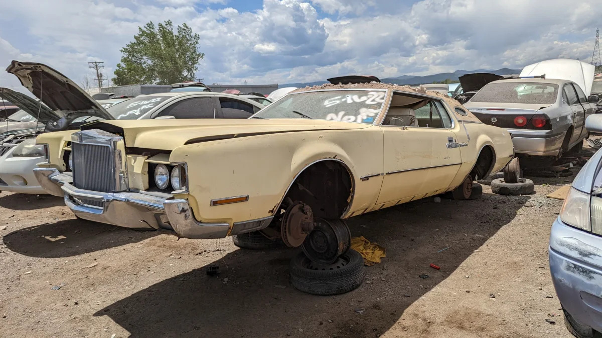 52 - 1972 Lincoln Mark IV in Colorado junkyard - Photo by Murilee Martin