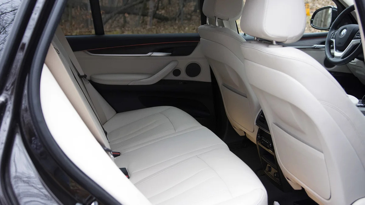 2016 BMW X5 xDrive40e rear seats