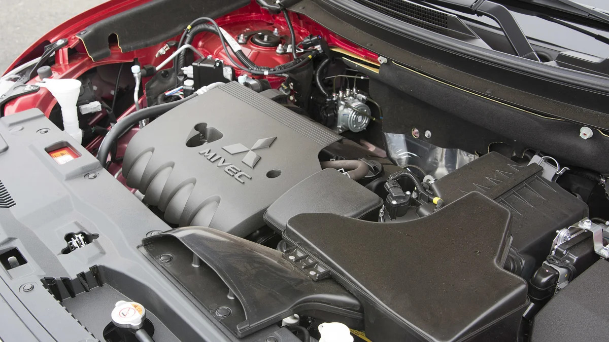 2016 Mitsubishi Outlander engine