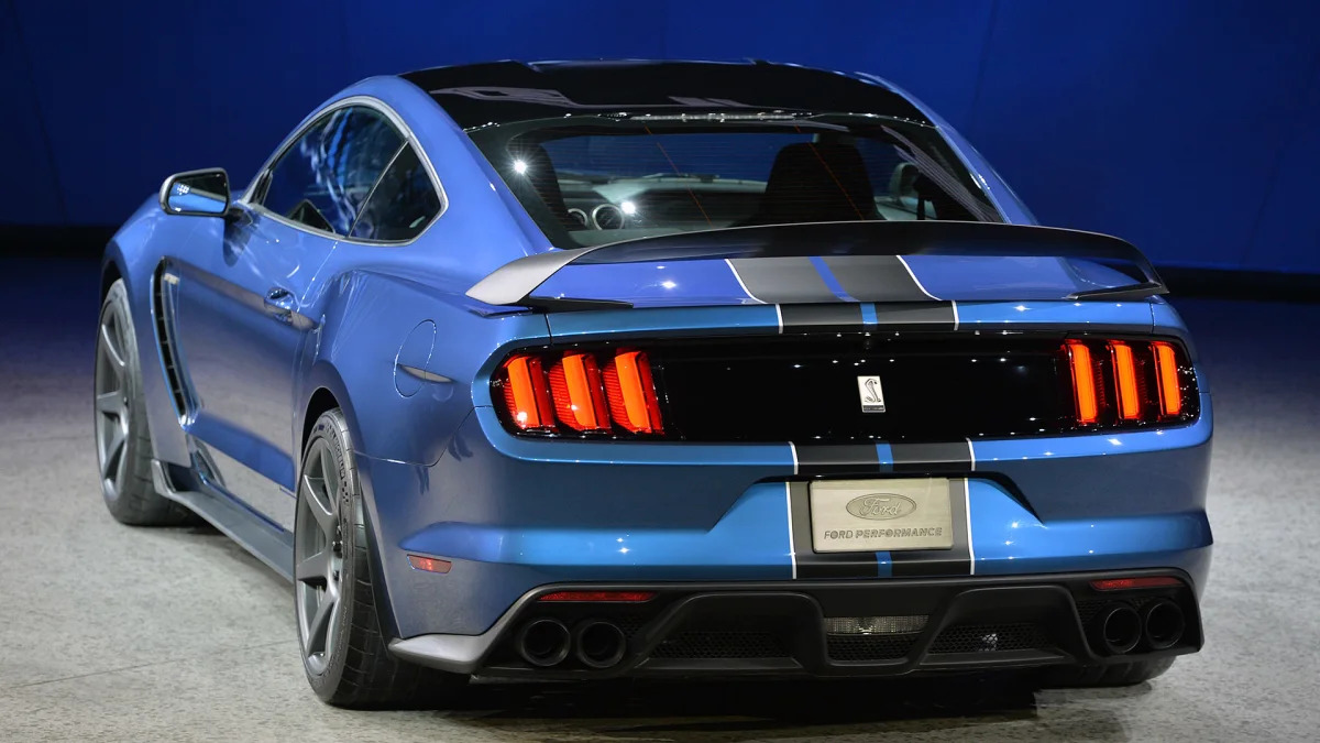 2016 Ford Shelby GT350R spoiler