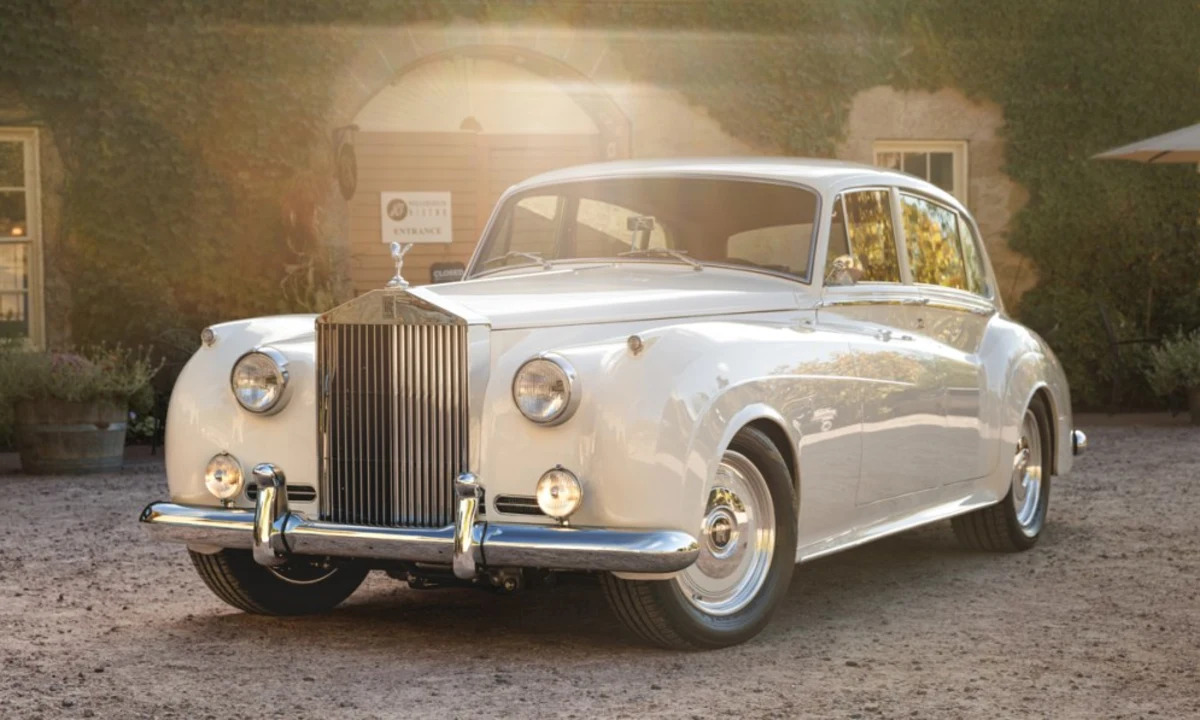 Ringbrothers' 'Paramount' 1961 Rolls-Royce Silver Cloud II wafts