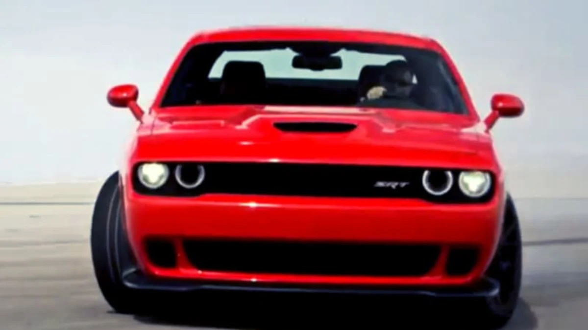 2015 Dodge Challenger SRT Hellcat gets brace of new videos