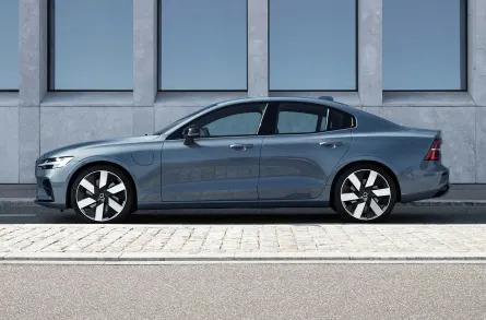 2023 Volvo S60 Recharge Plug-In Hybrid T8 Ultimate Bright Theme 4dr All-Wheel Drive Sedan