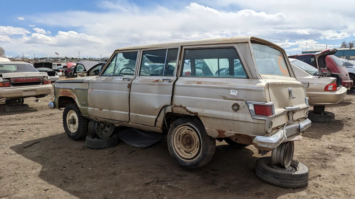 50 - 1966 Jeep Wagoneer in Colorado junkyard - photo by Murilee Martin