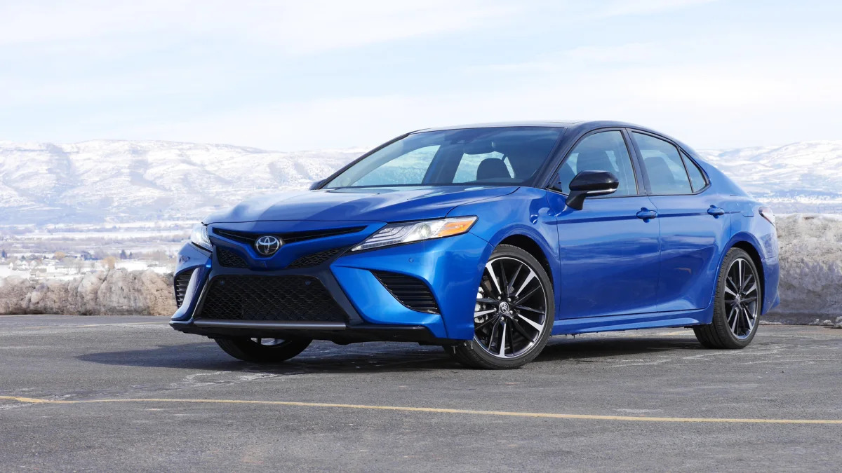 2020 Toyota Camry XSE AWD front 2