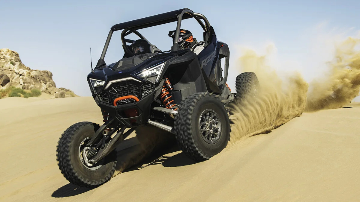 2022-rzr-pro-r-ultimate-stealth-black-image-riding_SIX6546_05257