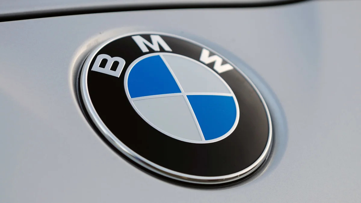 2011 BMW 550i logo