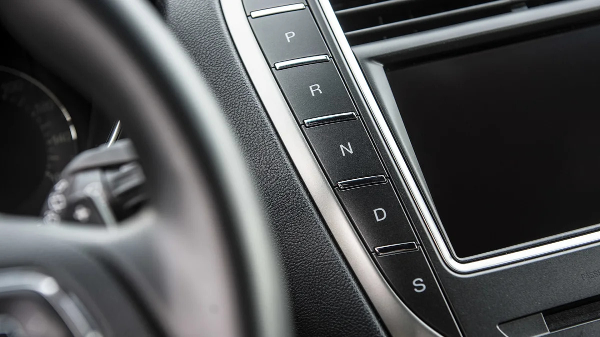 2016 Lincoln MKX transmission controls