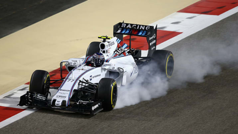 Valtteri Bottas locks up during the 2015 Bahrain F1 Grand Prix.