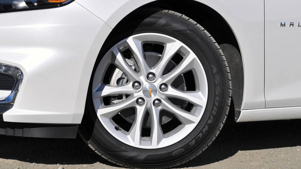 2016 Chevrolet Malibu Hybrid wheel