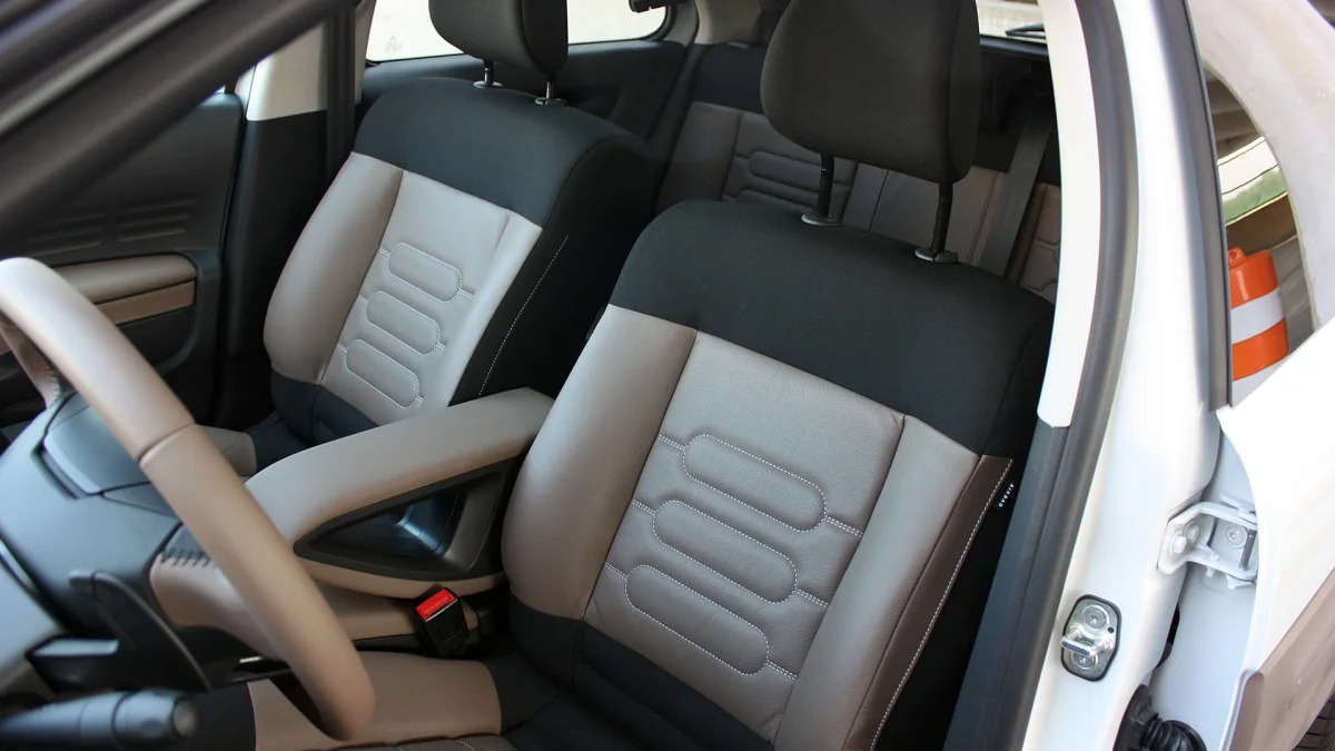 2015 Citroën C4 Cactus front seats