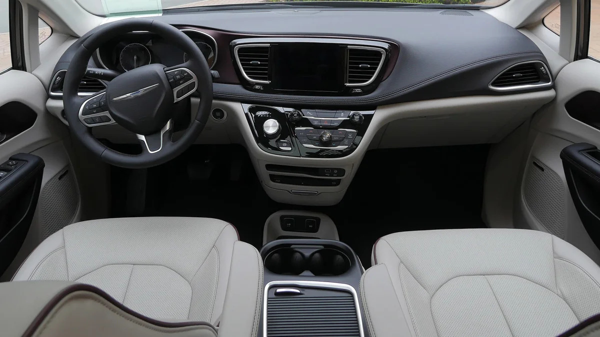 2017 Chrysler Pacifica interior