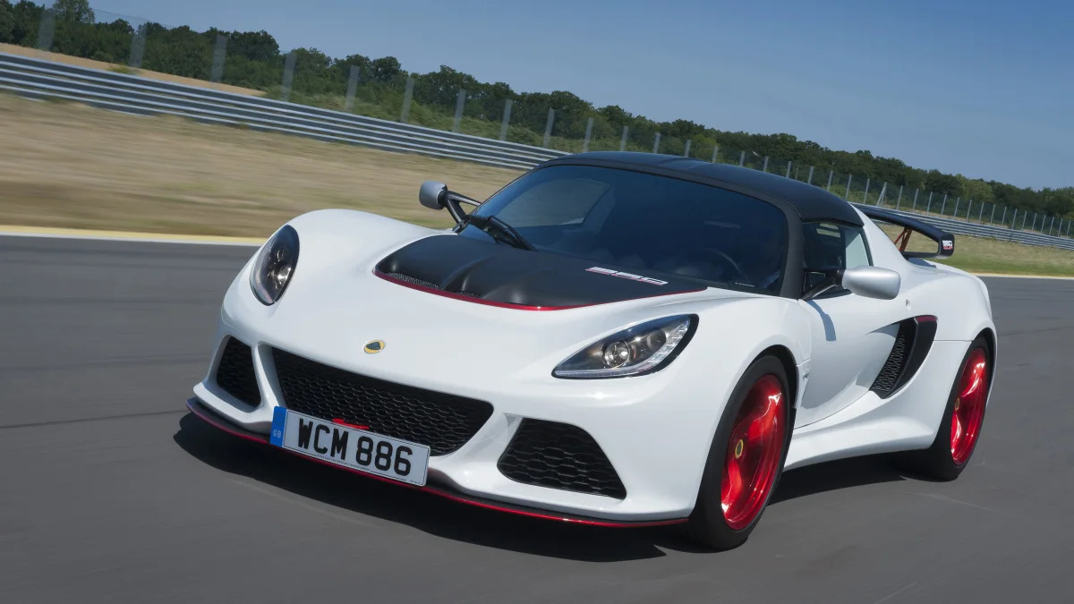white lotus exige 360 cup on track