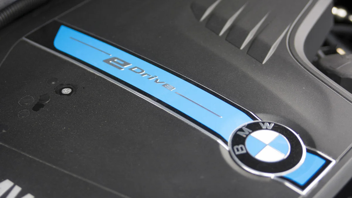 2016 BMW X5 xDrive40e engine detail