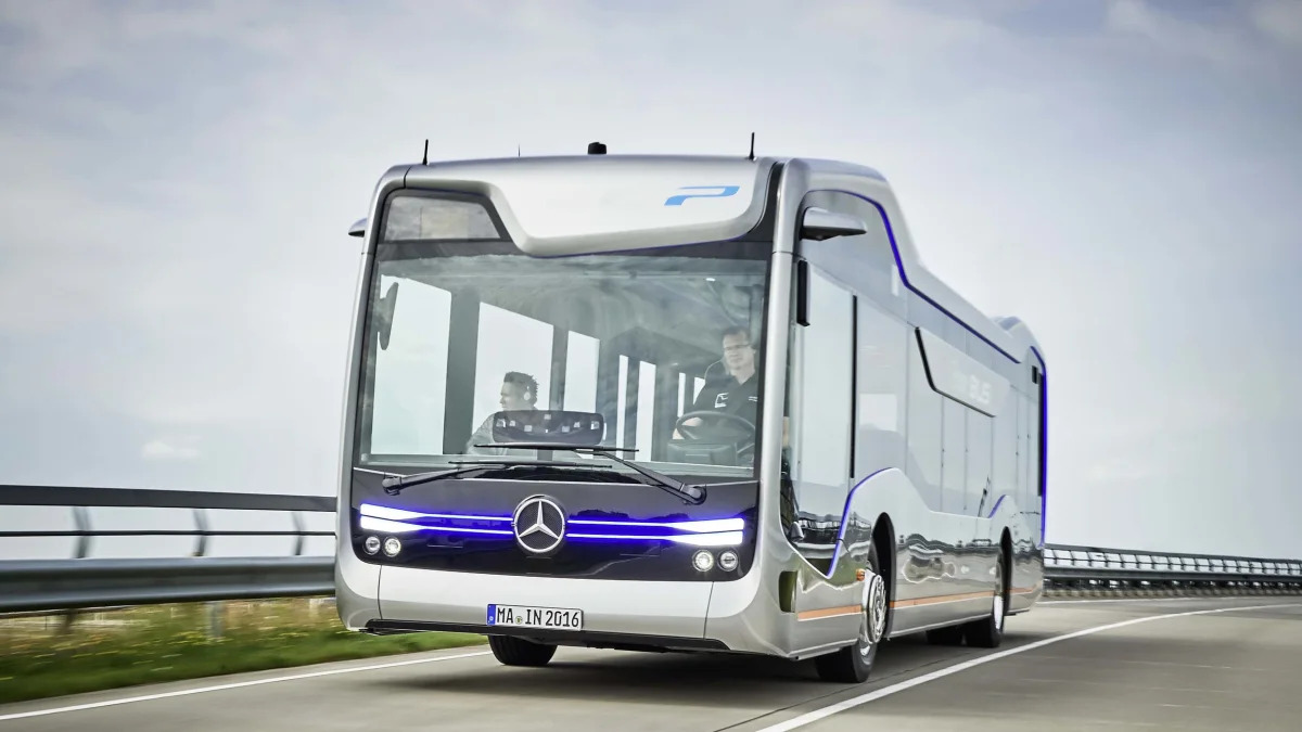 Mercedes Future Bus side