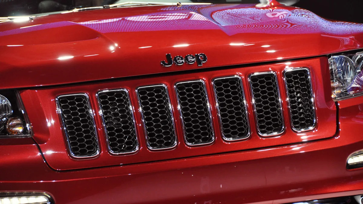 2012 Jeep Grand Cherokee SRT8 grille at the 2011 New York Auto Show
