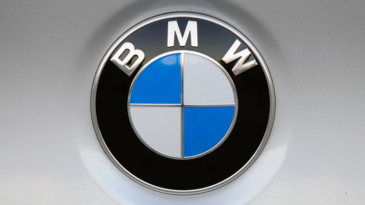 2011 BMW 550i logo