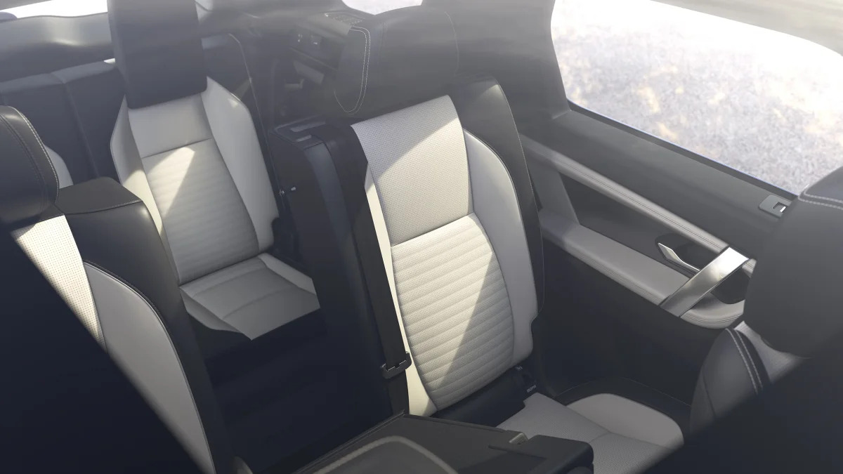 2024-land-rover-discovery-sport-interior-2