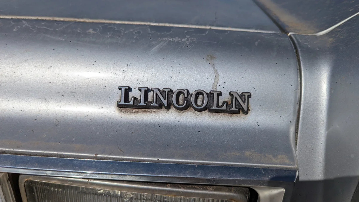 09 - 1986 Lincoln Town Car in Colorado junkyard - Photo by Murilee Martin