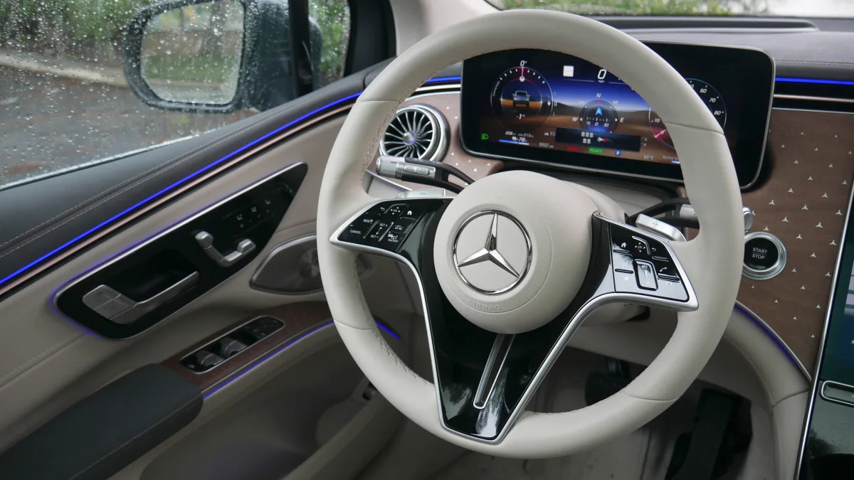 2023 Mercedes-Benz EQS SUV steering wheel