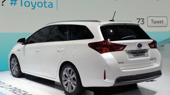 Toyota Auris Hybrid review