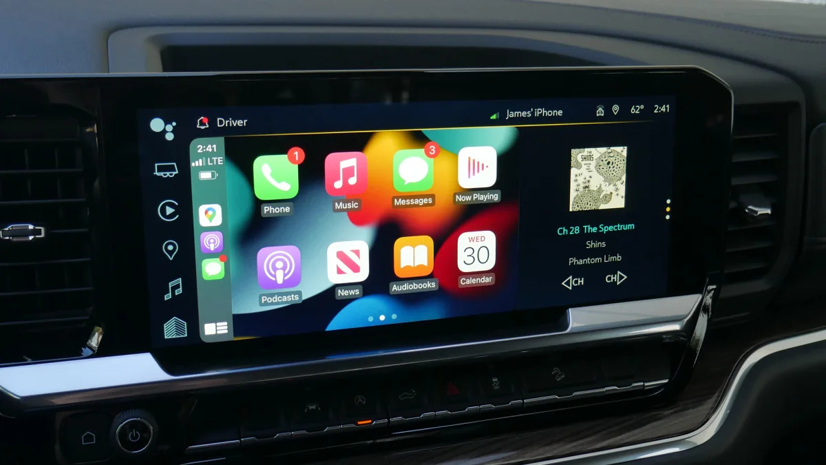 2022 Chevrolet Silverado LT touchscreen Apple Carplay