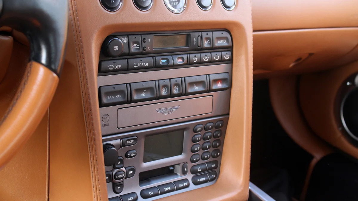 2005 Aston Martin Vanquish S instrument panel