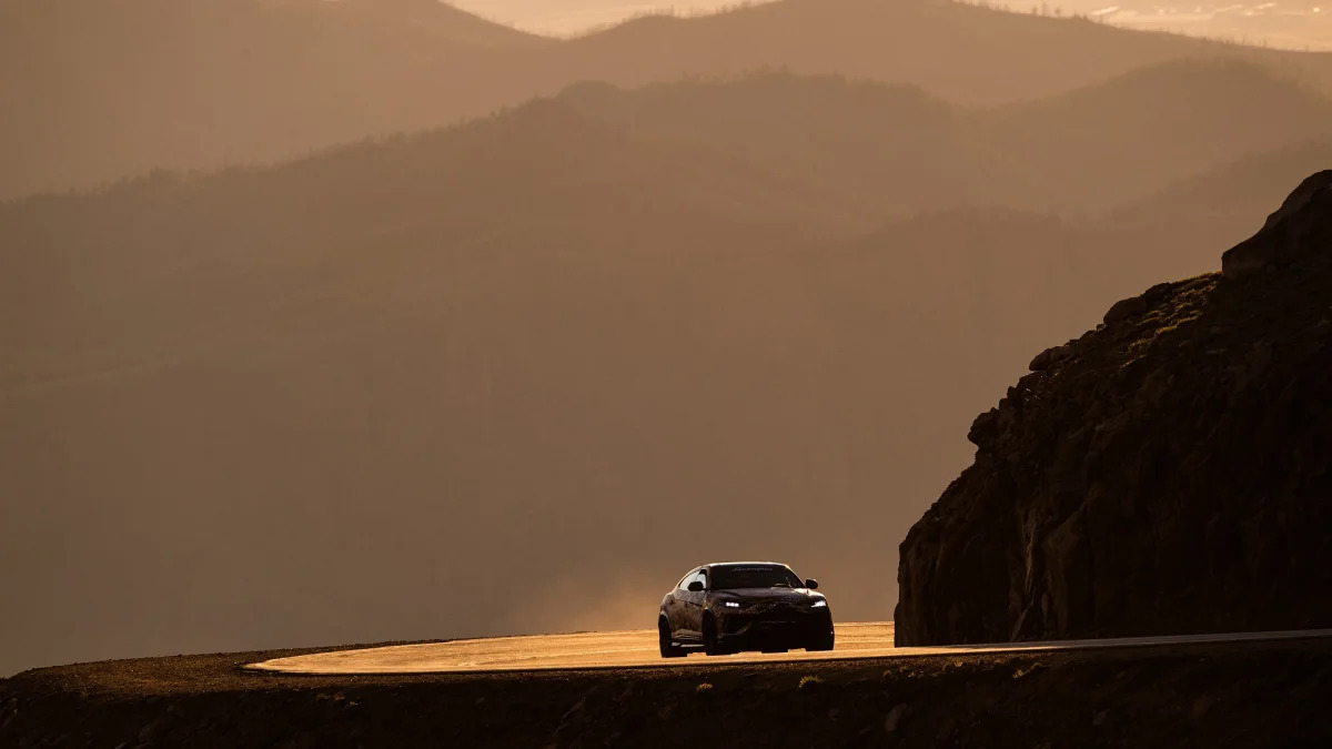 Lamborghini Urus sets Pikes Peak record