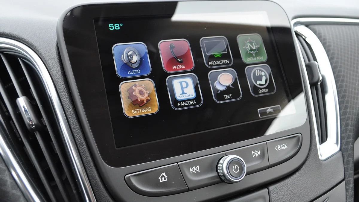 2016 Chevrolet Malibu infotainment system