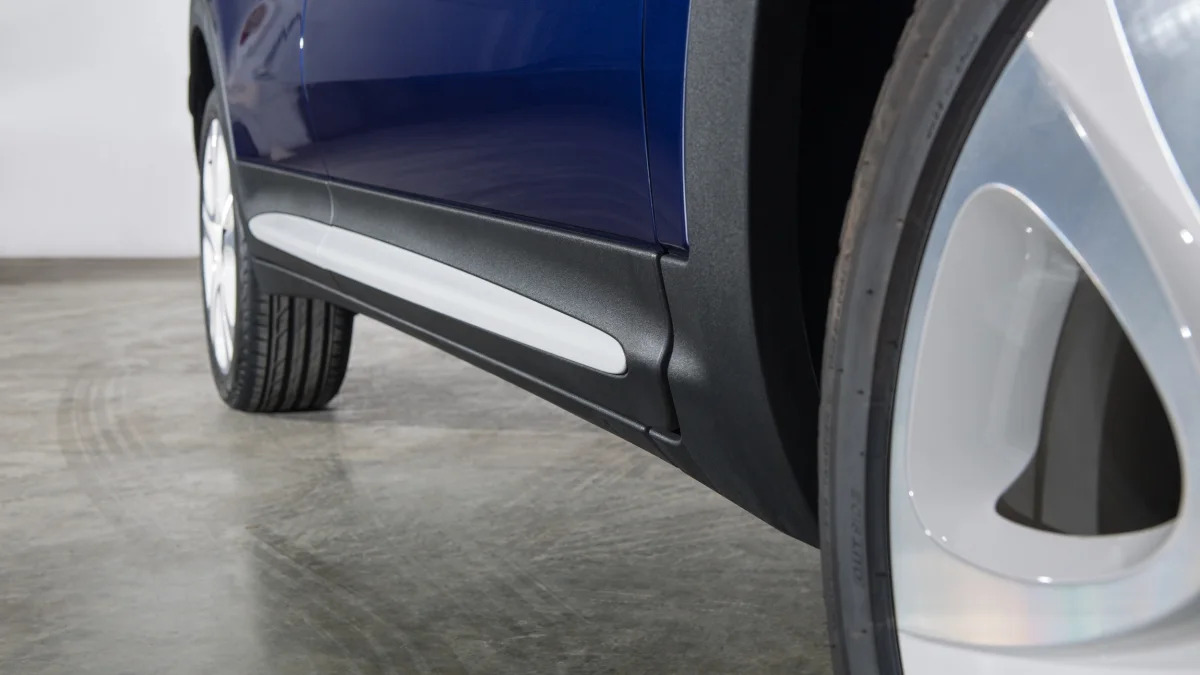 Fiat 500X Mopar accessories blue white detail side sill step