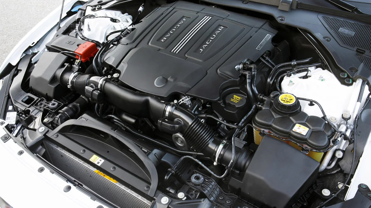 2017 Jaguar XE engine
