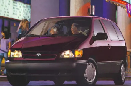 1999 Toyota Sienna CE 4dr Passenger Van