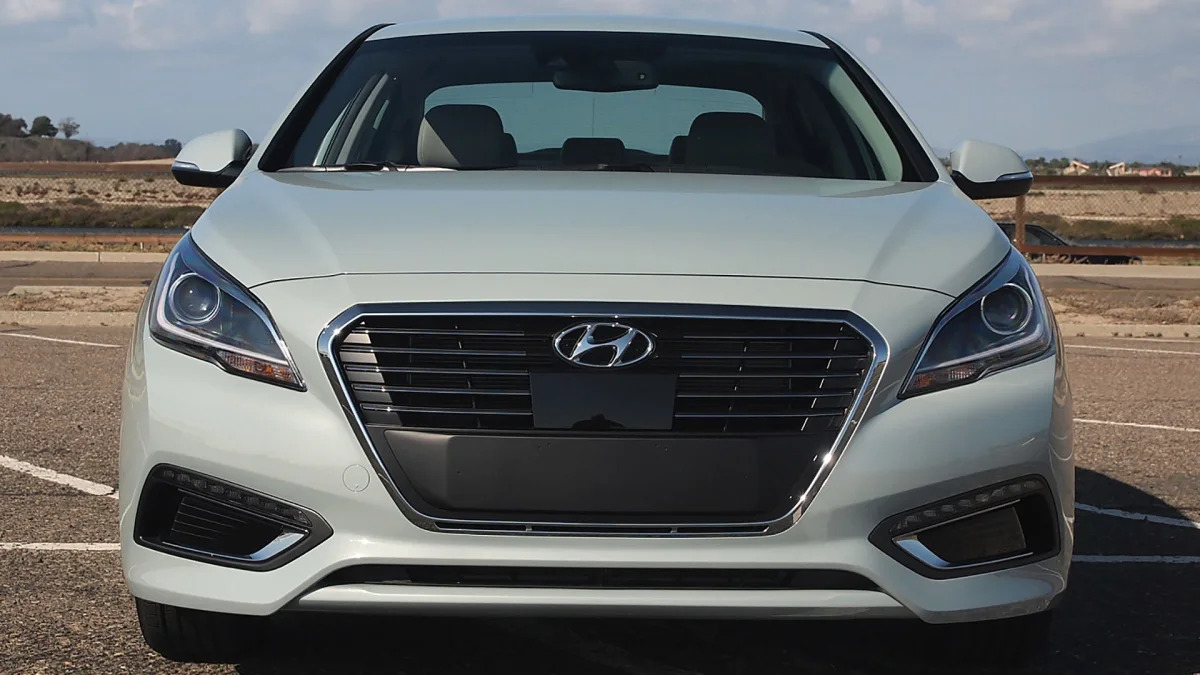 2016 Hyundai Sonata Plug-In Hybrid front view