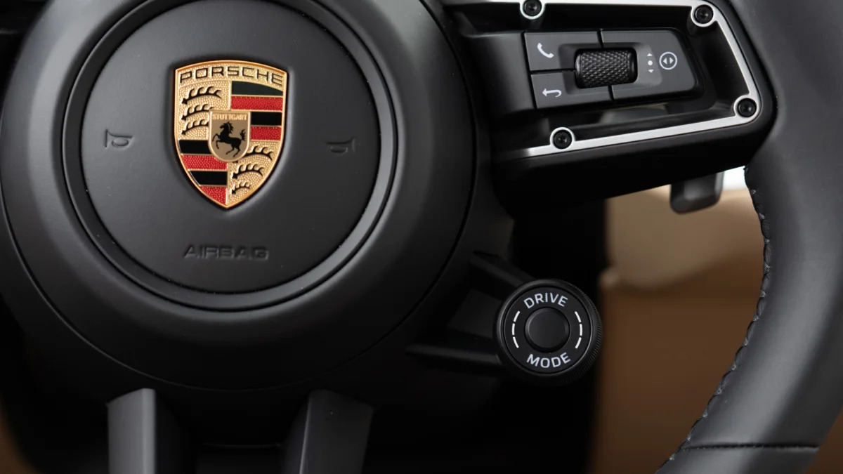 2024 Porsche Cayenne S Coupe drive mode dial