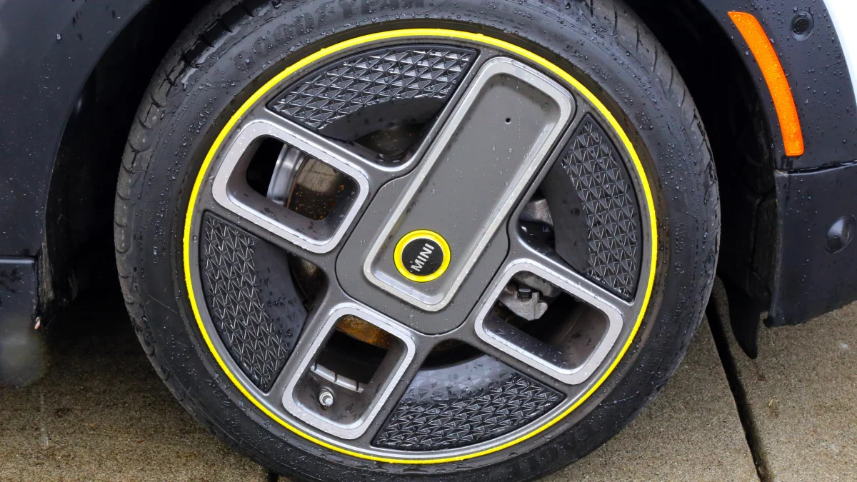 Mini Cooper SE 'Corona Spoke' wheels name changed to 'Power Spoke ...