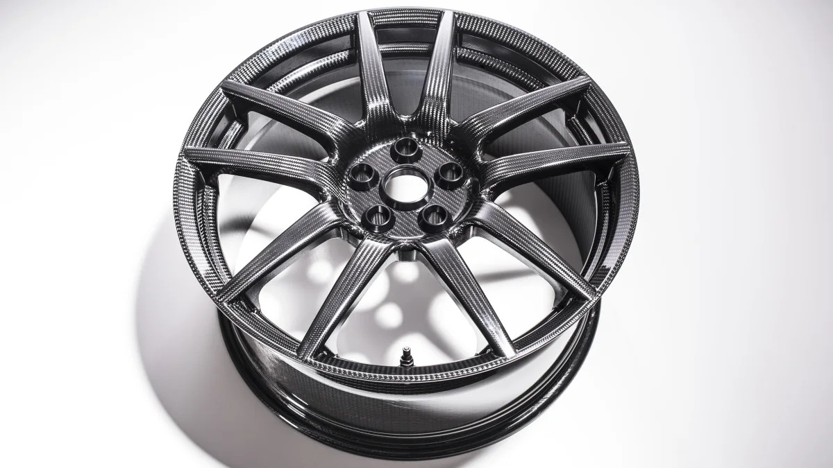 Ford GT carbon-fiber wheel glossy
