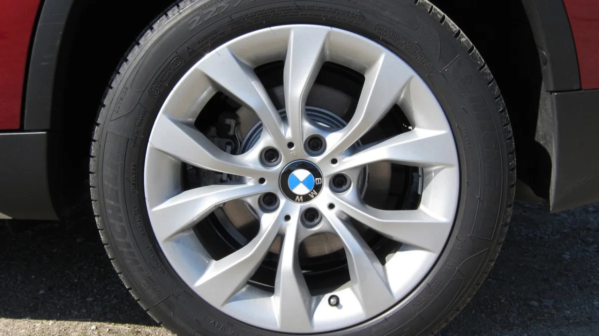 2011 BMW X1 xDrive28i wheel