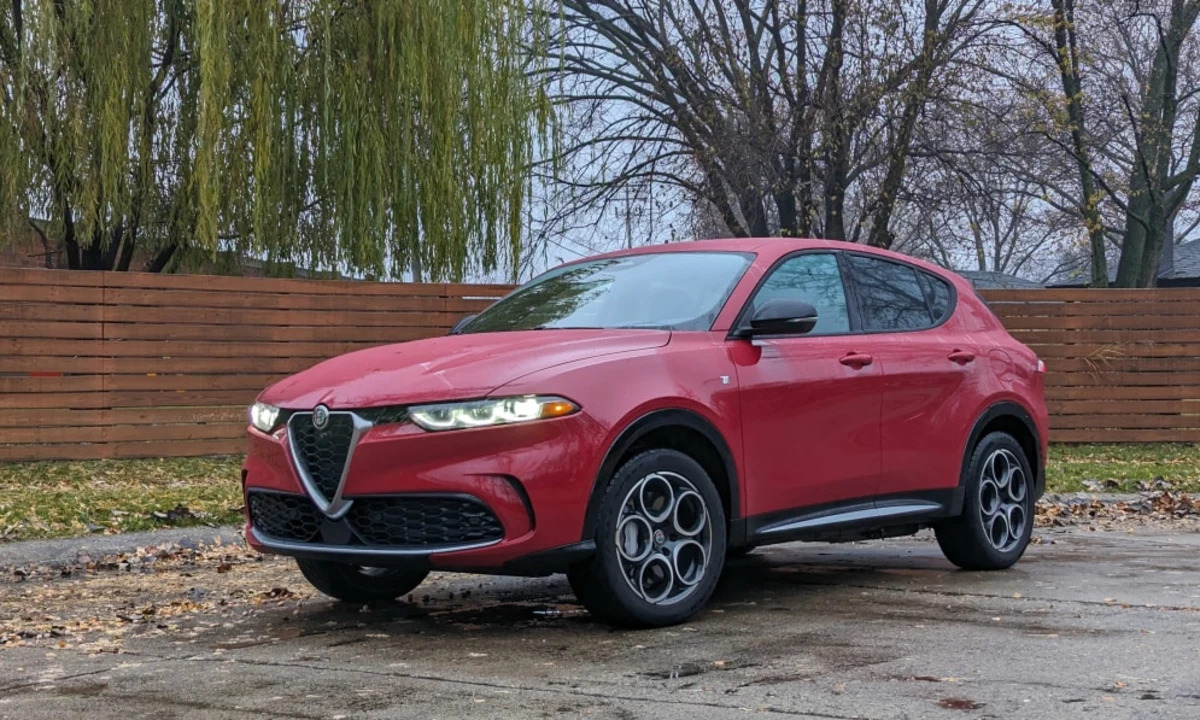 2024 Alfa Romeo Tonale Review: A fun compact SUV with a green spin -  Autoblog