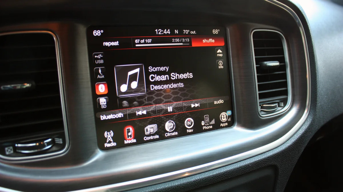 2015 Dodge Charger R/T Scat Pack infotainment system
