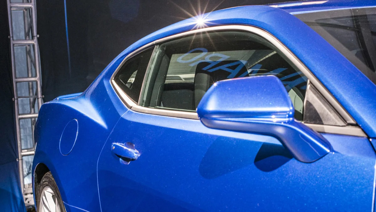 2016 chevy camaro blue door