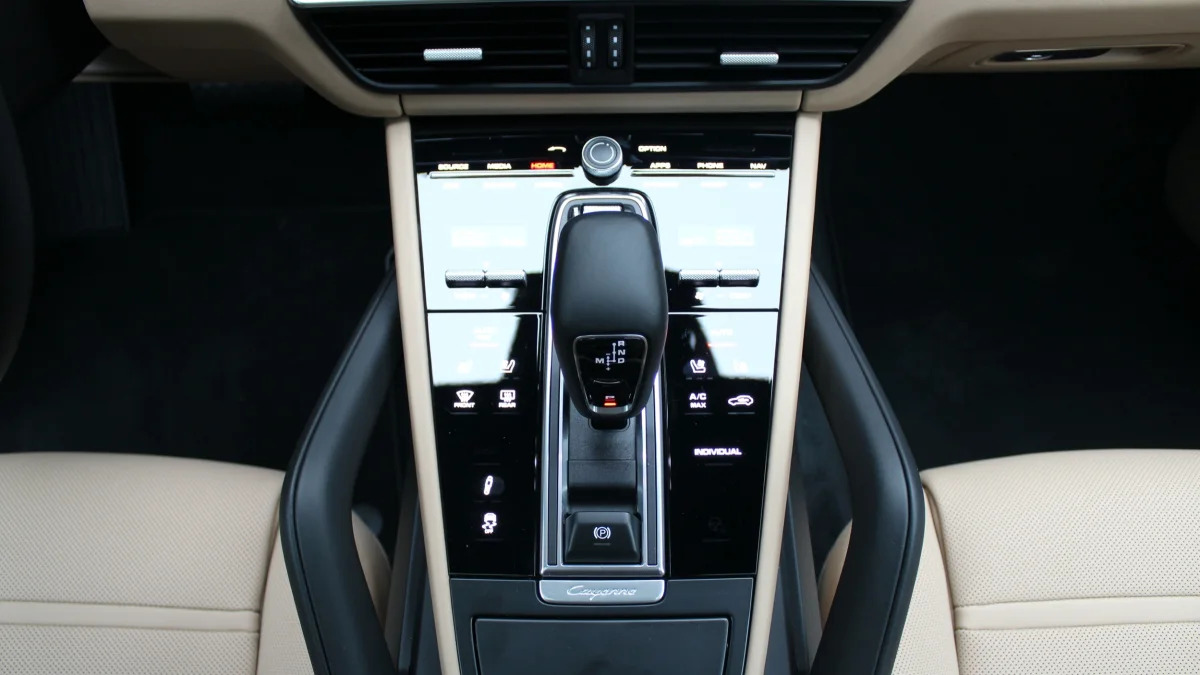 2021 Porsche Cayenne E-Hybrid center console