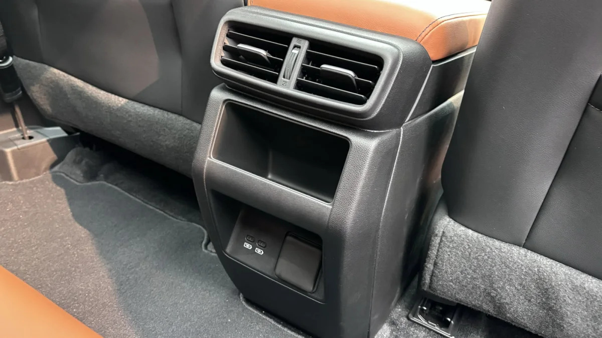 2025 Honda Prologue Elite back seat vents and charge points