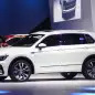 The 2016 Volkswagen Tiguan R-Line, unveiled at Volkswagen's Group Night ahead of the 2015 Frankfurt Motor Show, near front three-quarter view.