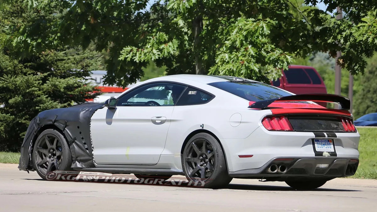 ford shelby gt500 mustang spoiler