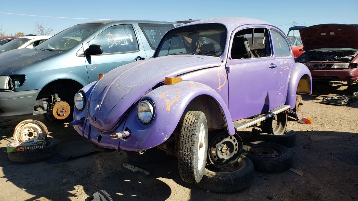 07 - 1974 Volkswagen Beetle in Colorado junkyard - photo by Murilee Martin