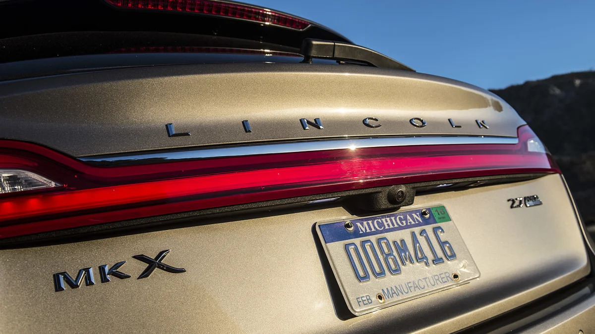 2016 Lincoln MKX rear detail