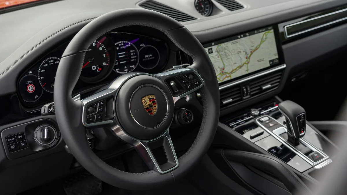 2020 Porsche Cayenne Turbo Coupe steering wheel