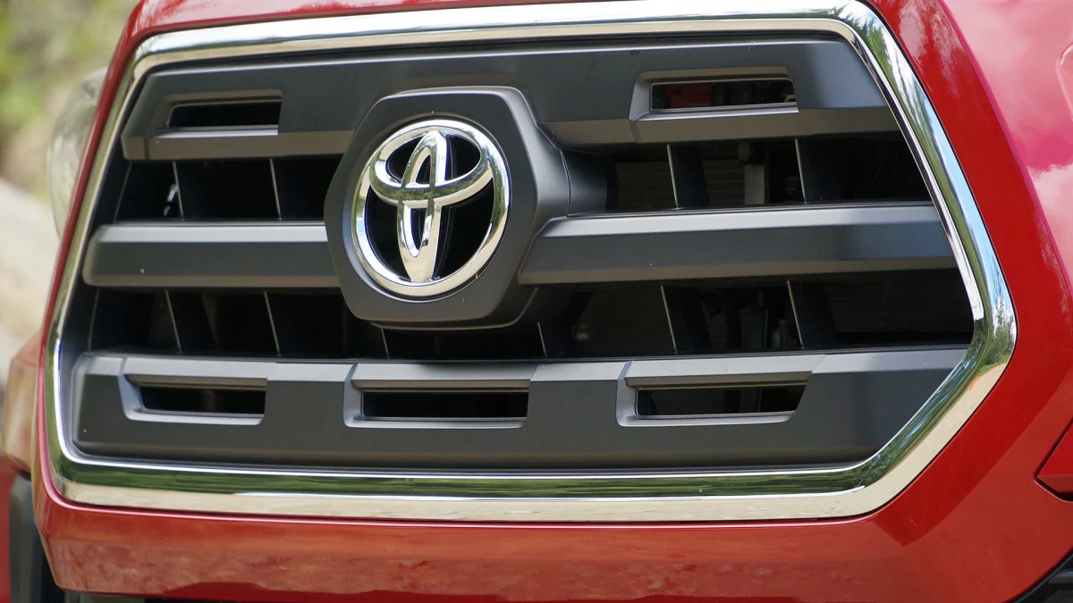 2016 Toyota Tacoma grille